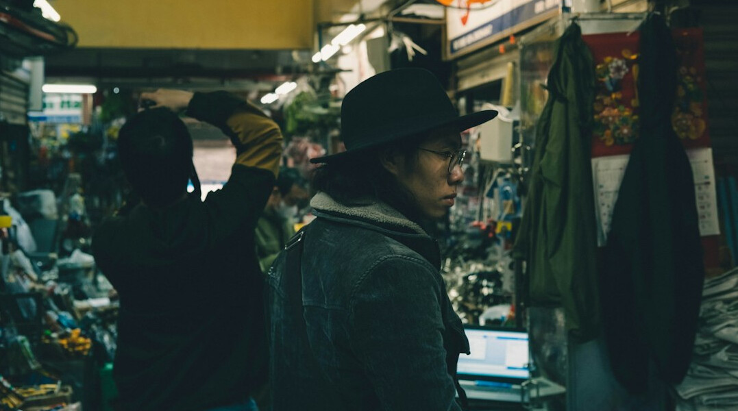 store detective catching thief