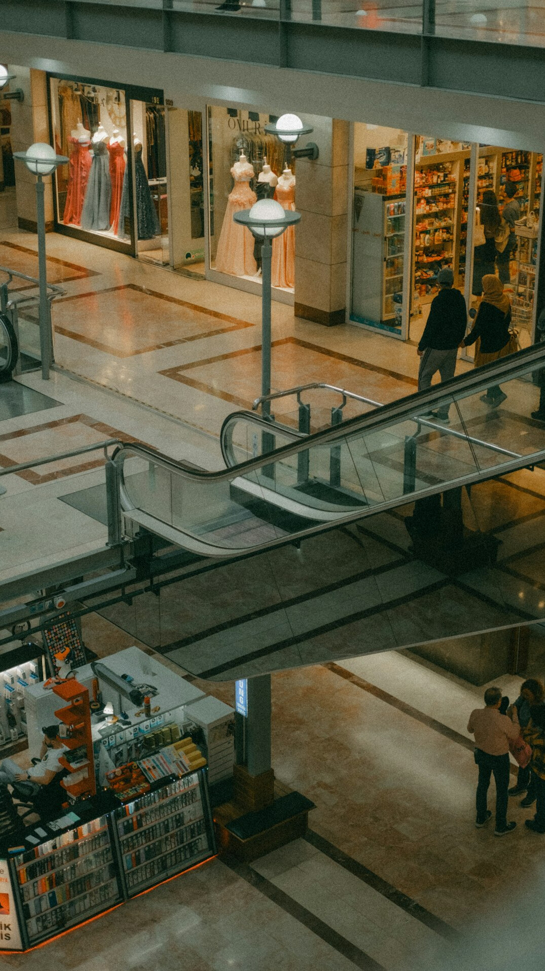 shoplifter caught in mall